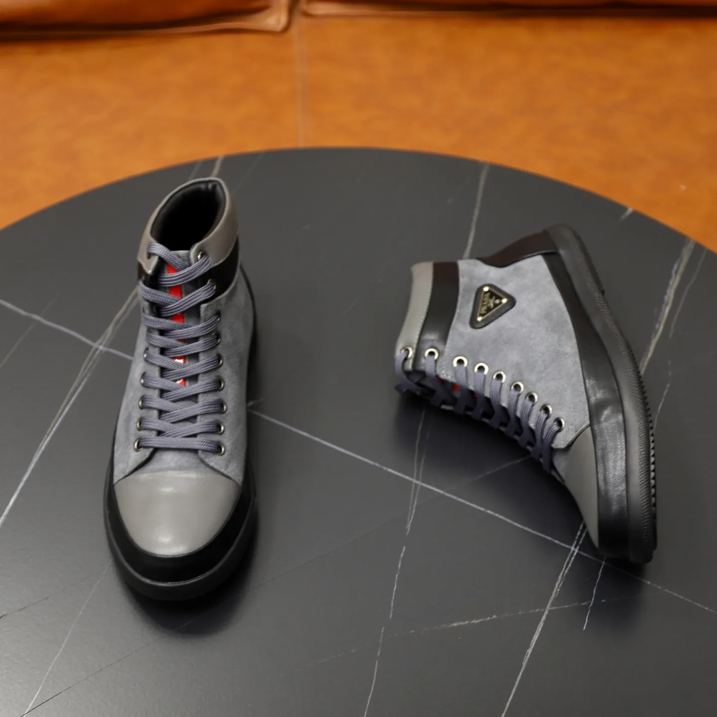 Ex-factory price: 480💰🙅‍♂️🙅‍♂️🙅‍♂️ Brand: PRADA Standard code: 38-44 (45 customized) Grade: Same as the official website Material: Original high-end leather splicing surface Comfortable and breathable sheepskin lining Lightweight, soft and wear-resistant outsole Style category: Men's fashion casual shoes Sports shoes Distinguished luxury brand elements Top luxury Color: actual picture color